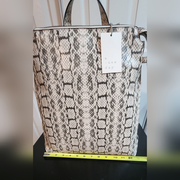 Backpack Purse Vegan Animal Print NWT a. new day - Picture 5 of 11